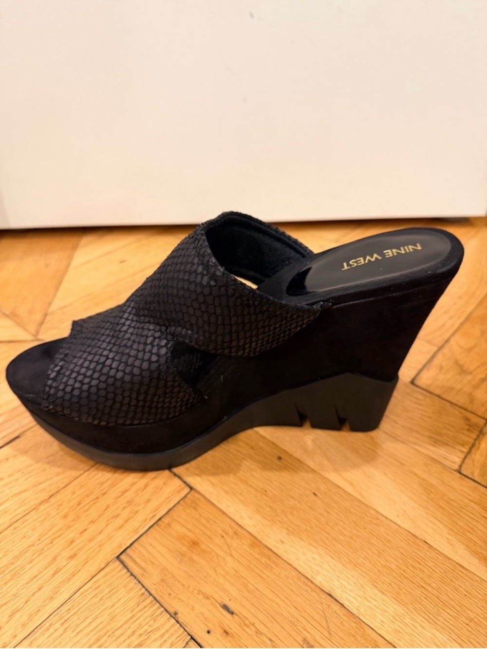 Nine West Black Textured Wedge Slide Sandals — Size 11
